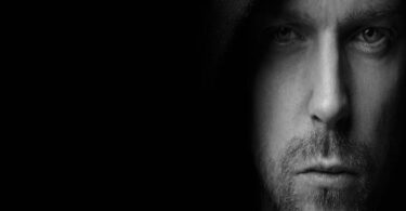 10 Warning Signs You're Dealing With An Evil Person