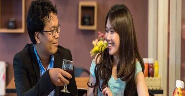 5 Common Phrases Narcissists Use At The Beginning Of The Relationship
